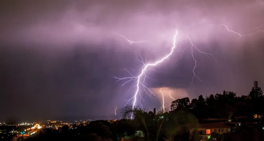 Doble alerta en Corrientes por tormentas fuertes y abundantes lluvias