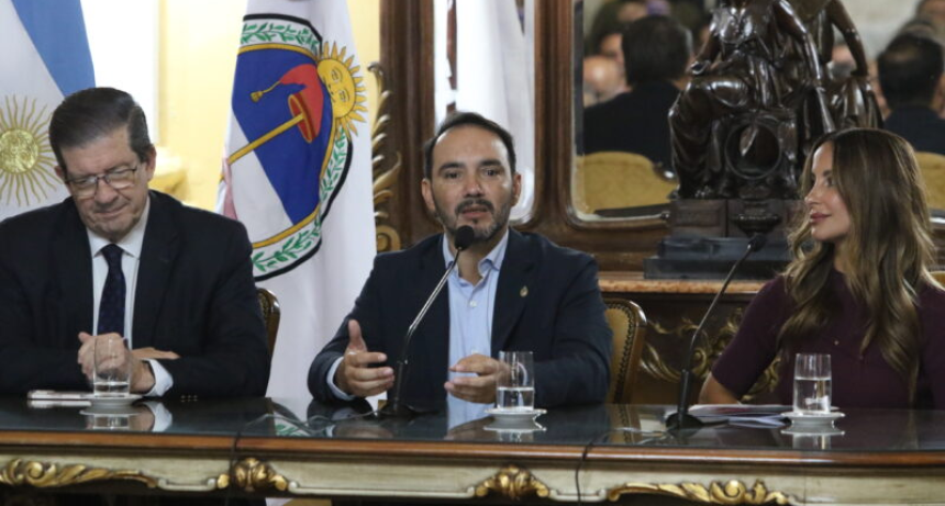 La guerra de poderes en corrientes: Entre la 