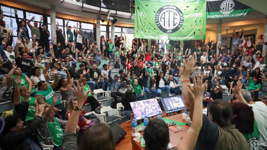 El Gobierno vuelve a atacar el derecho a huelga