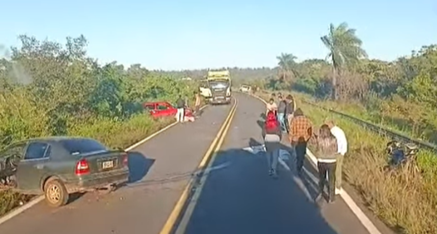 Grave accidente m&uacute;ltiple en ruta 14: Tres veh&iacute;culos involucrados y varios heridos