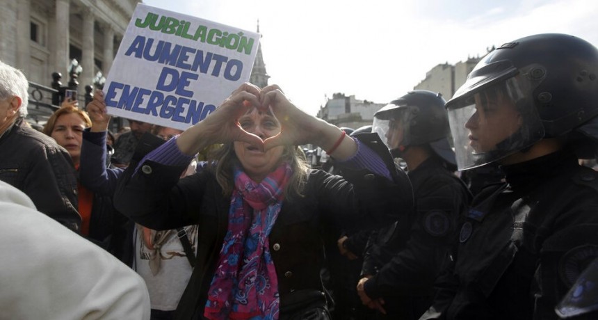 Movilidad jubilatoria: qué cambia con la nueva fórmula que Milei quiere vetar