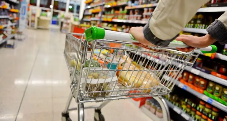 El INDEC de Caputo festeja la inflaci&oacute;n de 2,1% en mayo pero los precios ya pulverizaron el Presupuesto anual