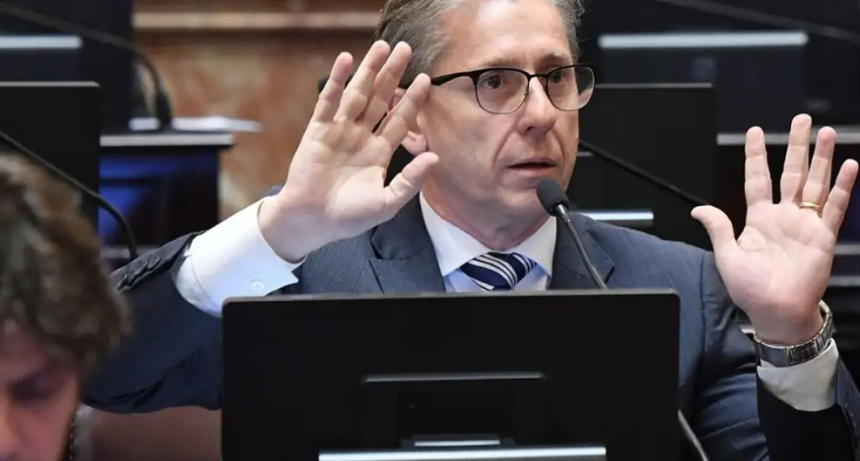 El doble discurso de la pol&iacute;tica: El senador correntino 