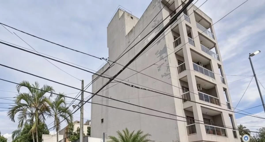 Drama en Corrientes: Una joven oriunda de Bella Vista est&aacute; grave tras caer desde el balc&oacute;n de un cuarto piso