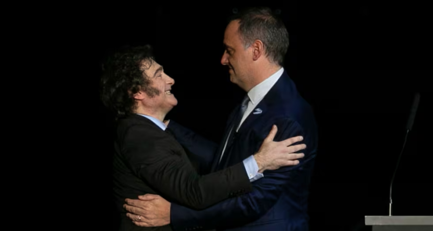 Verg&uuml;enza institucional: Milei justific&oacute; la evasi&oacute;n de Adorni y valid&oacute; el ins&oacute;lito argumento del 