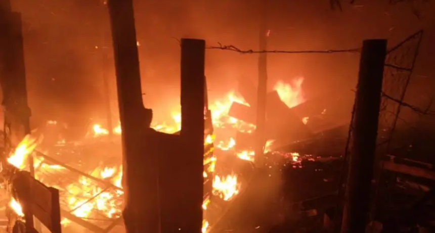 Tragedia en La Cruz: Un hombre muri&oacute; tras el incendio de su vivienda en la calle Paso del Rey