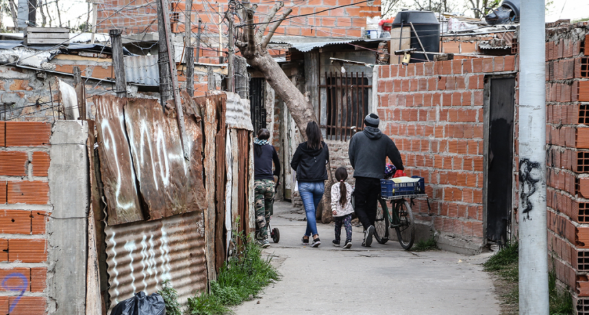Ecos del ajuste: en los barrios populares solo comer se lleva el 93% de los presupuestos de los hogares