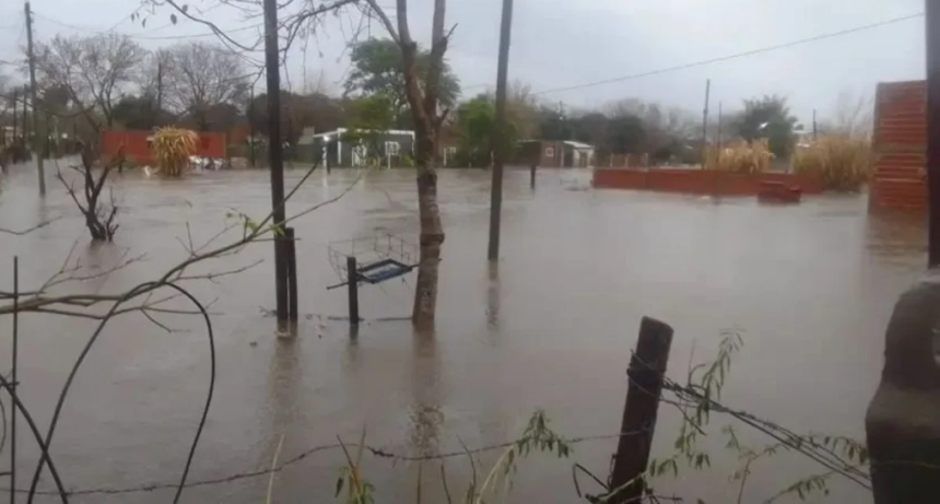 El temporal golpe&oacute; fuerte en Curuz&uacute; Cuati&aacute; y dej&oacute; anegamientos y da&ntilde;os tras registrar 120 mil&iacute;metros de lluvia
