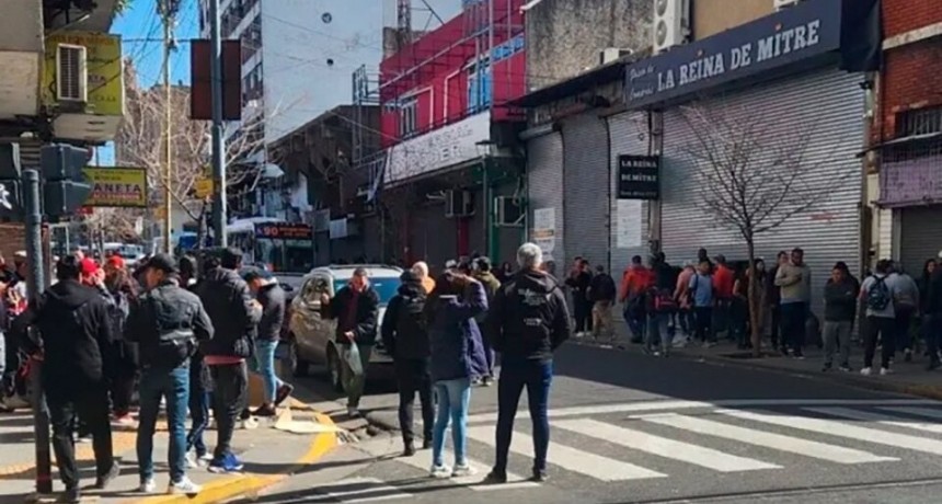 Una fake que dejó persianas bajas y veredas vacías
