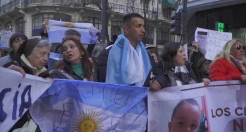 El pedido por la aparición de Loan llegó a Plaza de Mayo con una masiva visibilización
