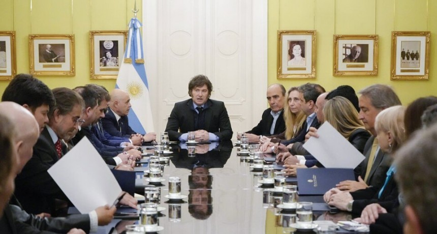 Milei se reunió con los bloques aliados y firmó el veto total a la reforma previsional