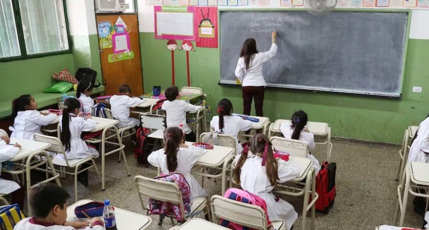 Mapa de la crisis docente: los salarios retroceden dos décadas y no alcanzan la canasta básica en 20 provincias