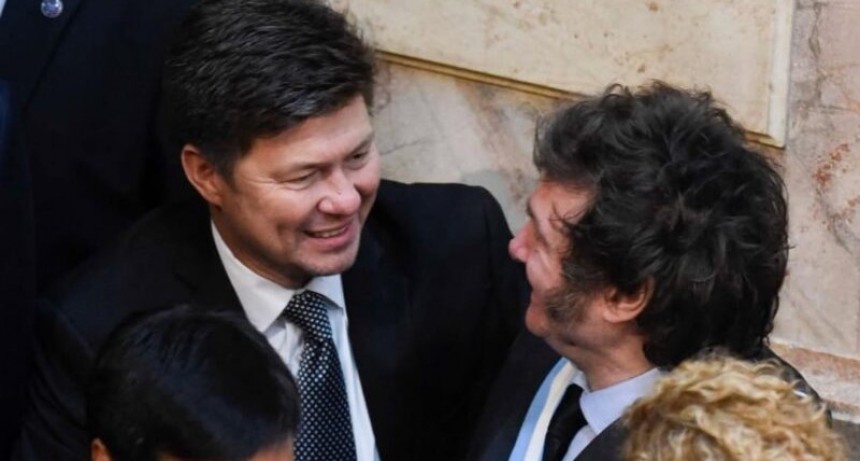 ​De cara a las elecciones, Almirón se reunió con Milei