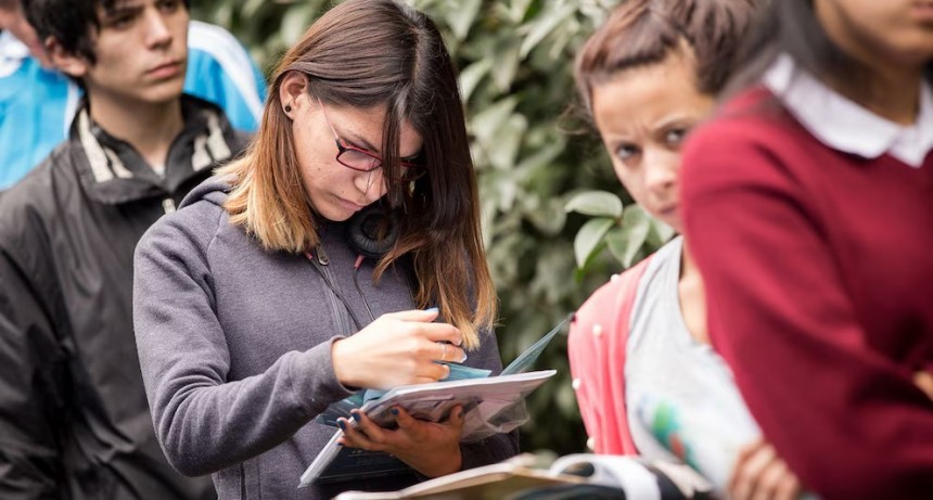 El 63% de jóvenes siente que la  economía limita sus aspiraciones