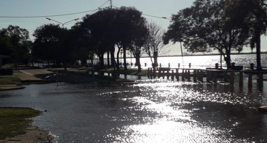 Crecida del río Uruguay: en Paso de los Libres se clausuró la costanera