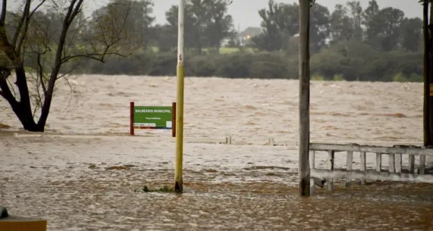 Libres y Caseros, atentas a que el río empezó a bajar en Santo Tomé 