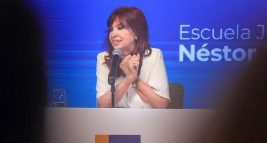 A un mes de las elecciones generales, reaparece Cristina Kirchner y se mete de lleno en la campaña