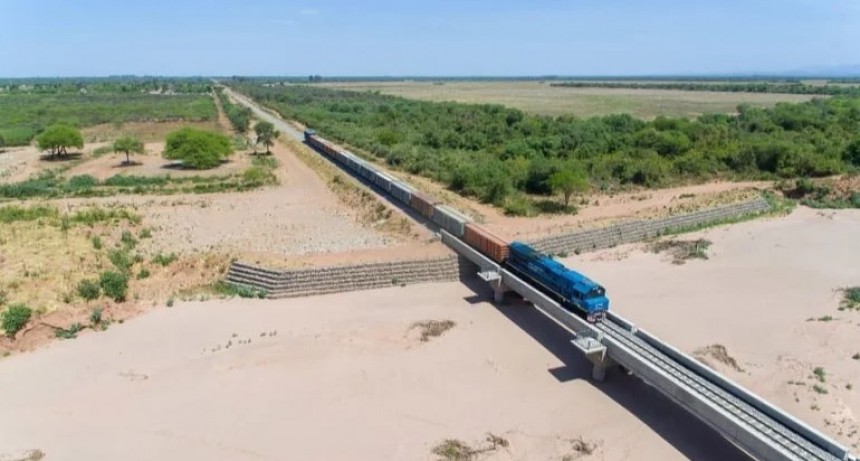 Luego de 10 años, los trenes de carga vuelven a circular de Rosario a Salta
