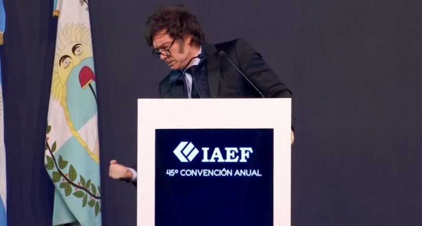 Milei les hizo el gesto de la paja a los empresarios que piden levantar el cepo