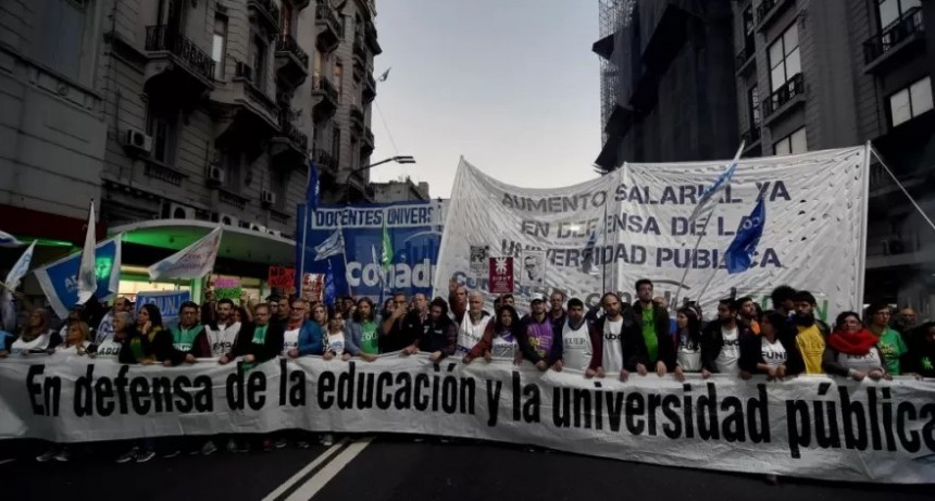 Docentes universitarios anunciaron tres días de paro en todo el país 