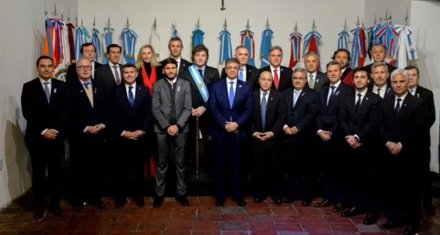 Los gobernadores buscan imponerle condiciones a Milei y ponen en duda su presencia en la mesa de diálogo