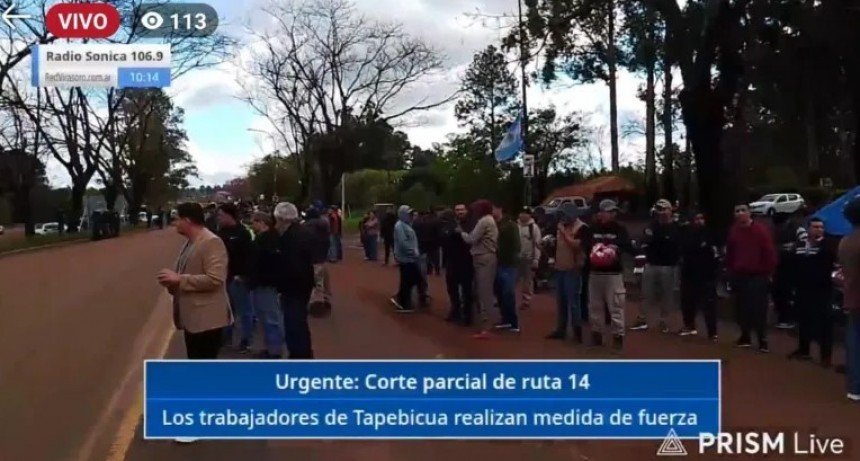 Trabajadores de forestal Tapebicuá mantienen corte parcial de la RN 14 