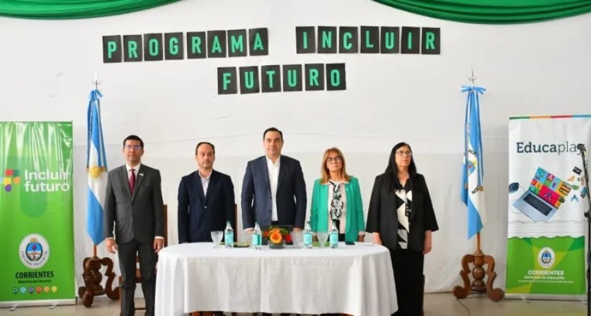 Valdés entregó notebooks en Goya 