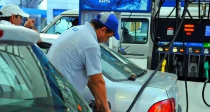 Combustibles: el Gobierno acordó con petroleras la importación de diez barcos