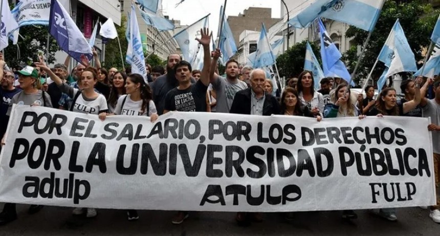 El gobierno aumentó el 6,8% el salario docente universitario