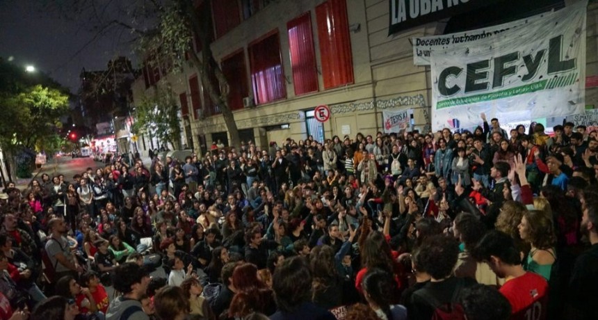 Estudiantes toman facultades contra el veto a la ley de Financiamiento Universitario
