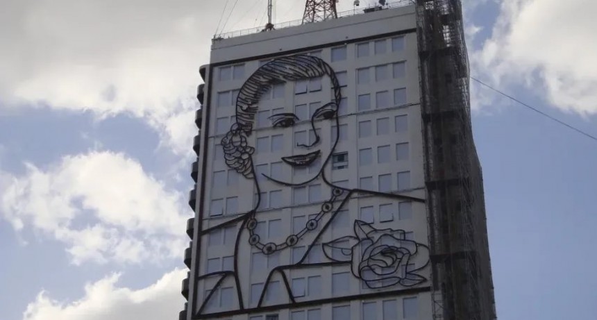 El Gobierno evalúa demoler el edificio del ex Ministerio de Desarrollo Social que tiene la imagen de Evita