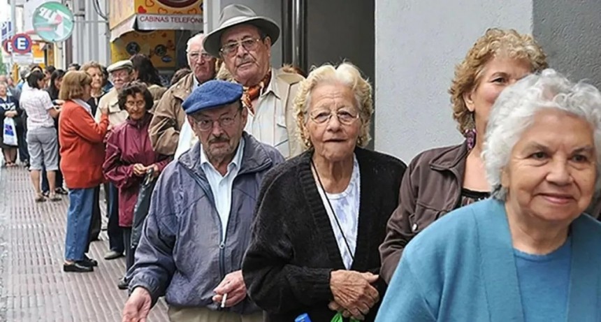 El titular de la Anses aseguró que la motosierra a los jubilados es 