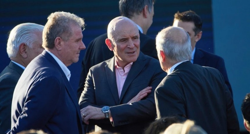 Santiago llevó encuestas a Milei que pierden la elección por 20 puntos y lo bajó a Espert