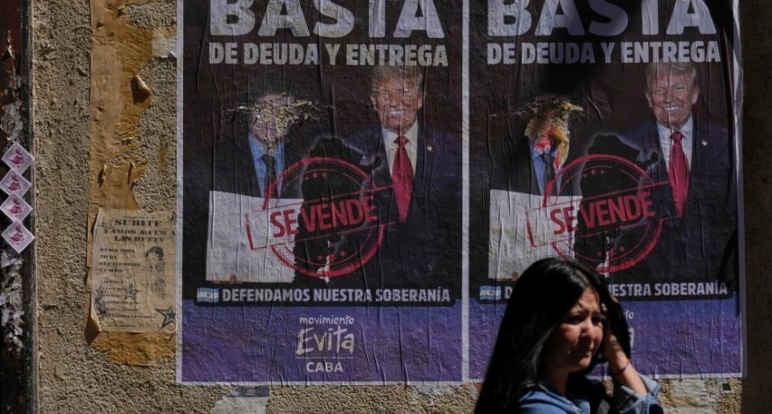 Más del 60% rechaza la estrategia de Milei de aferrarse a Macri y Trump