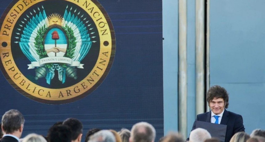 Milei quemó USD 25 mil millones para llegar con el dólar controlado a la elección