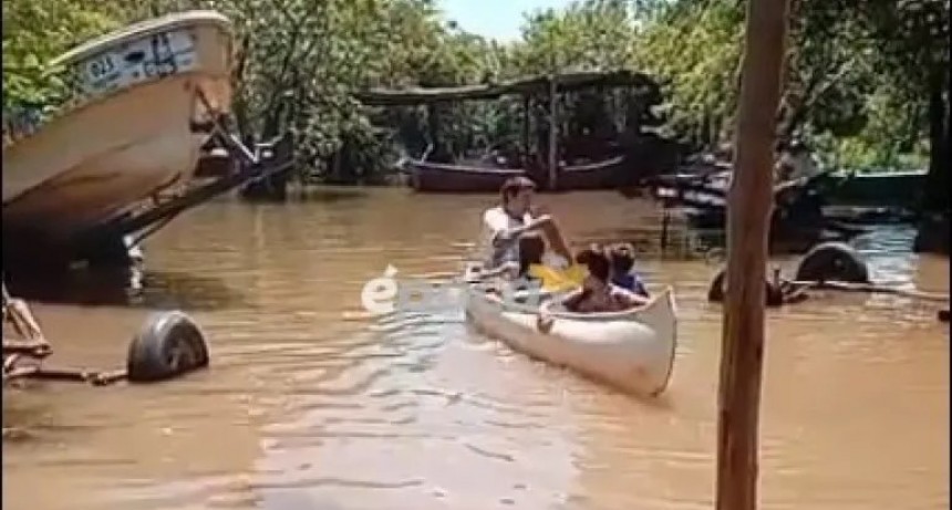 Vivir con el agua por la cintura: El drama de la inundación en un barrio de Corrientes