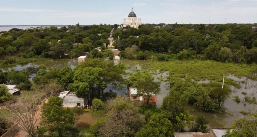 Bajan las aguas pero hay casi 2000 personas evacuadas en Corrientes