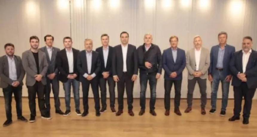 Valdés asiste a cumbre de JXC y equilibra con la Liga del Norte