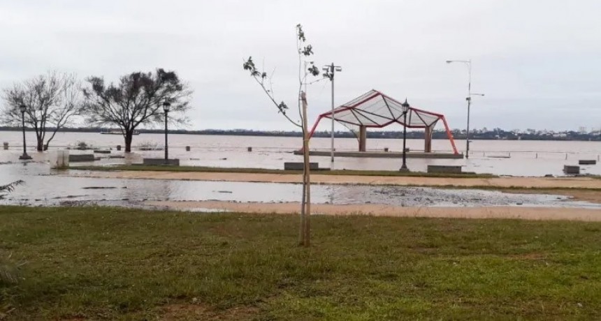 Libres registró 80 evacuados más por la crecida del río Uruguay que hoy alcanzaría el pico