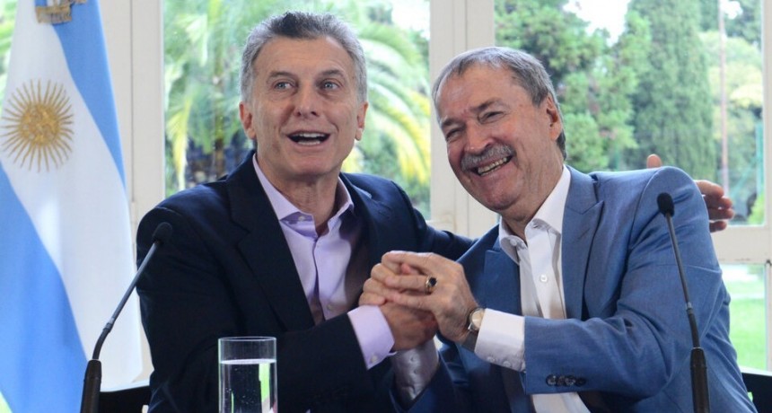 Milei se deshilacha, Macri en su salsa  