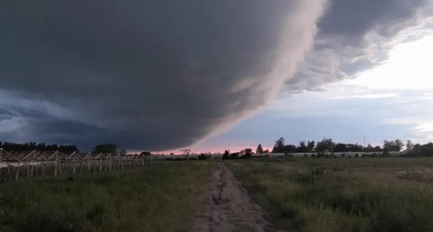 EL COE emitió alerta amarilla por tormentas que afectarán a varios departamentos