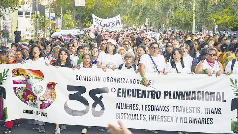 La marea feminista tronó fuerte en Corrientes