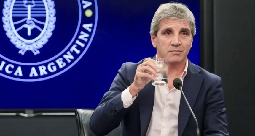 Caputo ratificó el esquema de bandas del dólar: 