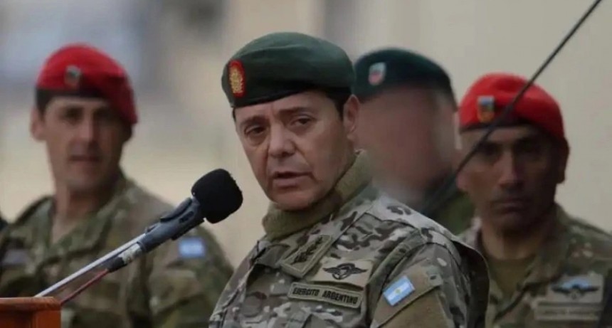 Karina impuso un militar como ministro de Defensa por primera vez en democracia