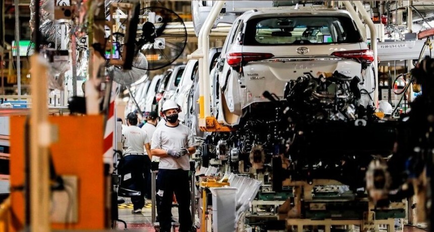 El ajuste ya llegó a las automotrices y prevén despidos, retiros y jubilaciones anticipadas