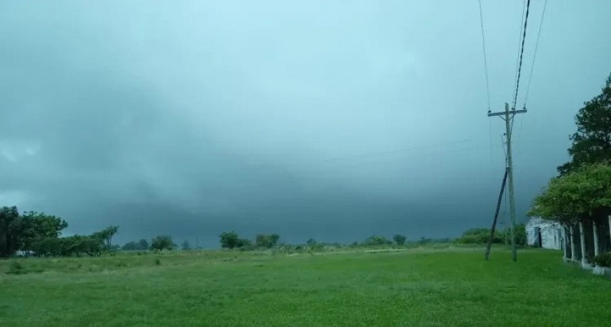 Alertas naranjas y amarillas por tormentas fuertes para el Sur de Corrientes y diez provincias
