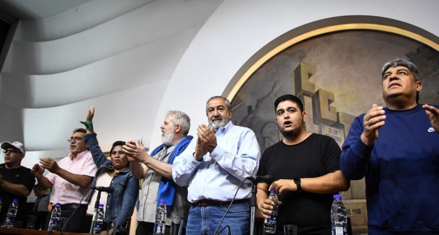 La CGT analiza convocar a un paro nacional en rechazo al decreto de Milei
