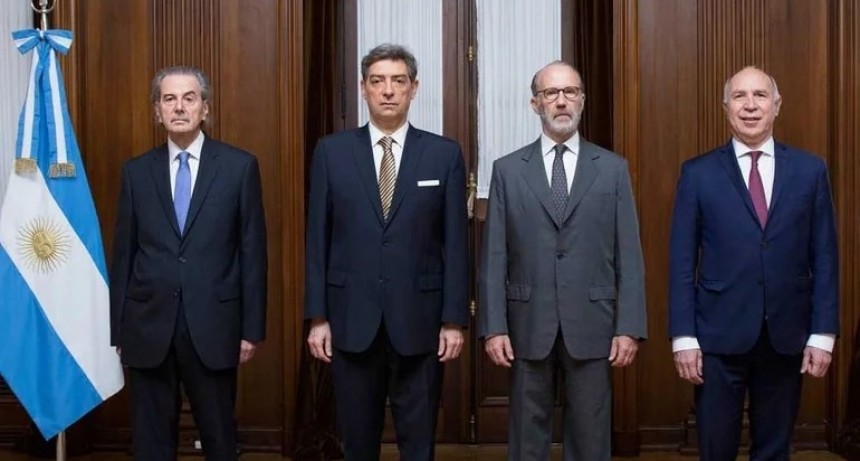 La Corte aceptó evaluar el pedido de La Rioja contra el DNU de Milei, pero después de la feria