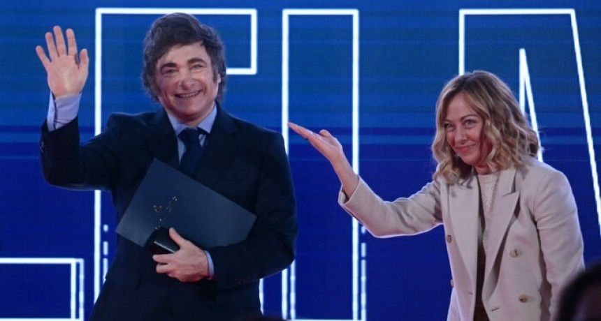Por las dudas, Milei ya tiene otro pasaporte: Meloni le entregó la ciudadanía italiana