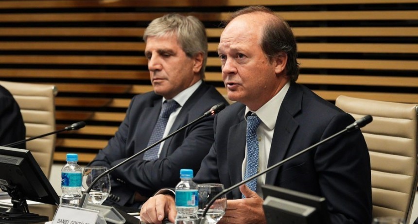 Gracias a un vacío legal permitido por Toto Caputo, hace siete meses que Barrick no paga retenciones por el oro que exporta
